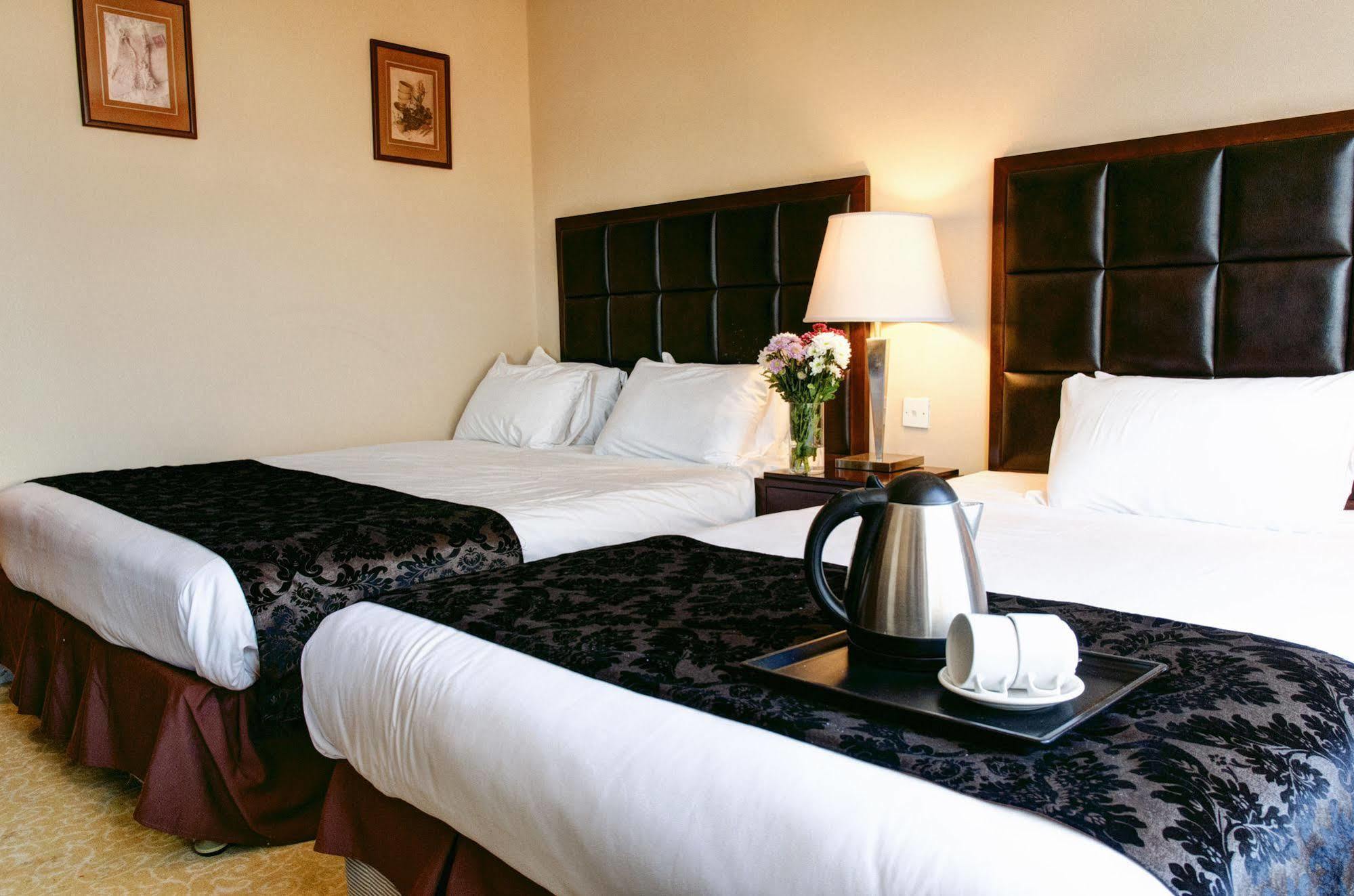 Oyo Clayton Lodge Ньюкасл-андер-Лайм Экстерьер фото
